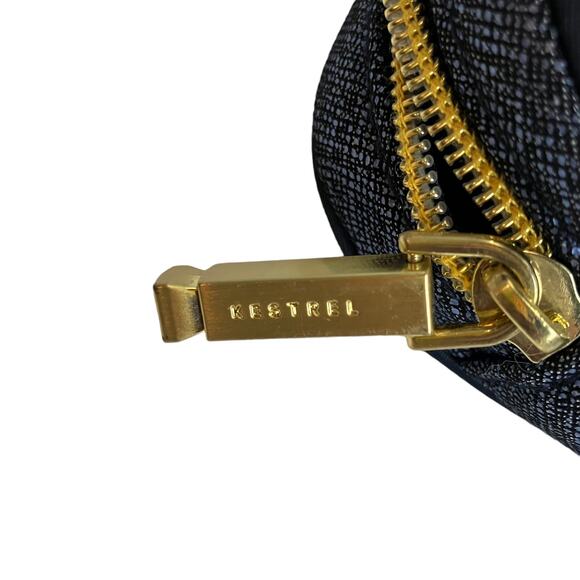 Kestrel Metallic Blue Travel Case Set - Picture 4 of 7